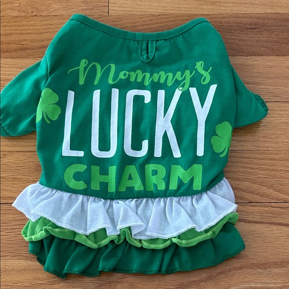 Animal Planet Other - Mommy’s lucky charm dog T-shirt